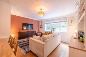 Cozy 1BR Opposite Ascot Racecourse, Free Parking